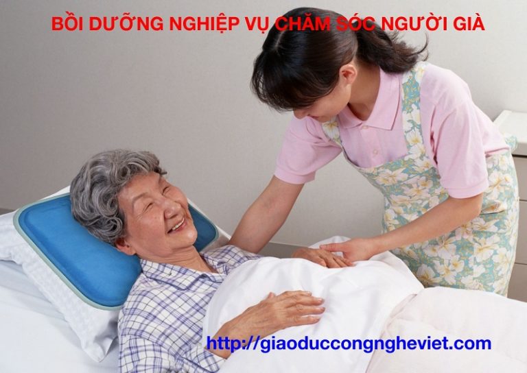 Bồi dưỡng nghiệp vụ chăm sóc người già